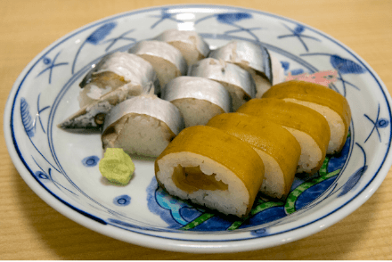 Pacific Saury Sugata (whole fish) Sushi：Photo