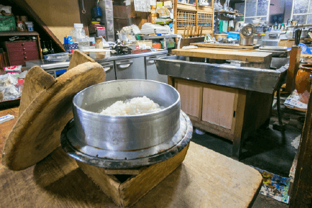 Rice cooked in a kettle：Photo
